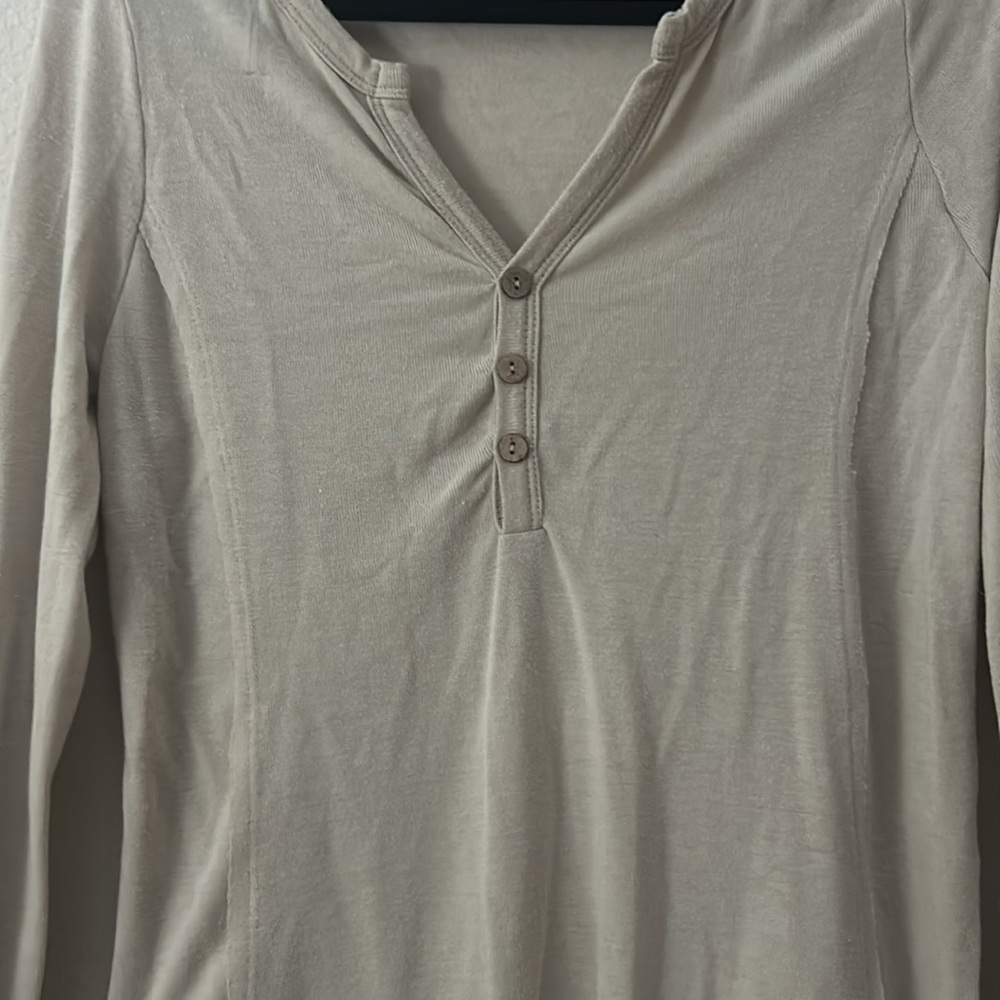 NWOT PINK LILY boutique tan Henley long sleeve tshirt - Picture 2 of 6
